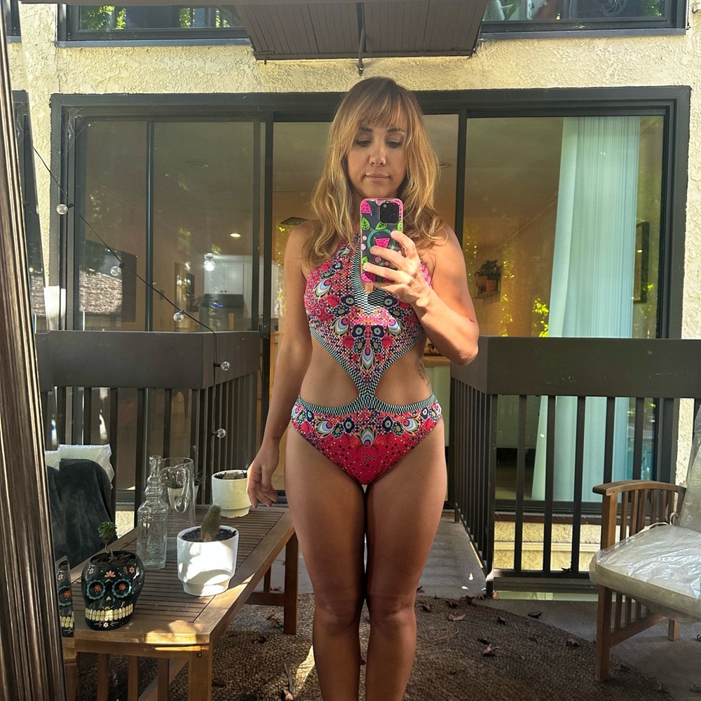 One piece swim suit
